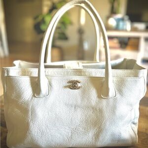 Chanel White Executive Tote Bag Caviar Skin Turnlock Leather Authentic